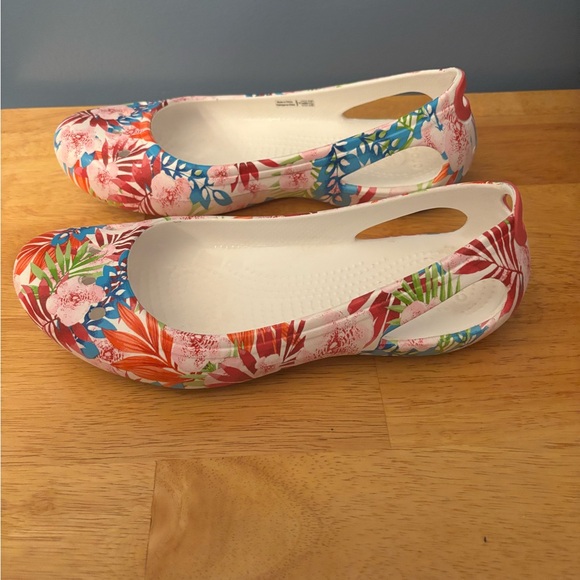Crocs Kadee Flats in Tropical Floral and White - Picture 5 of 7